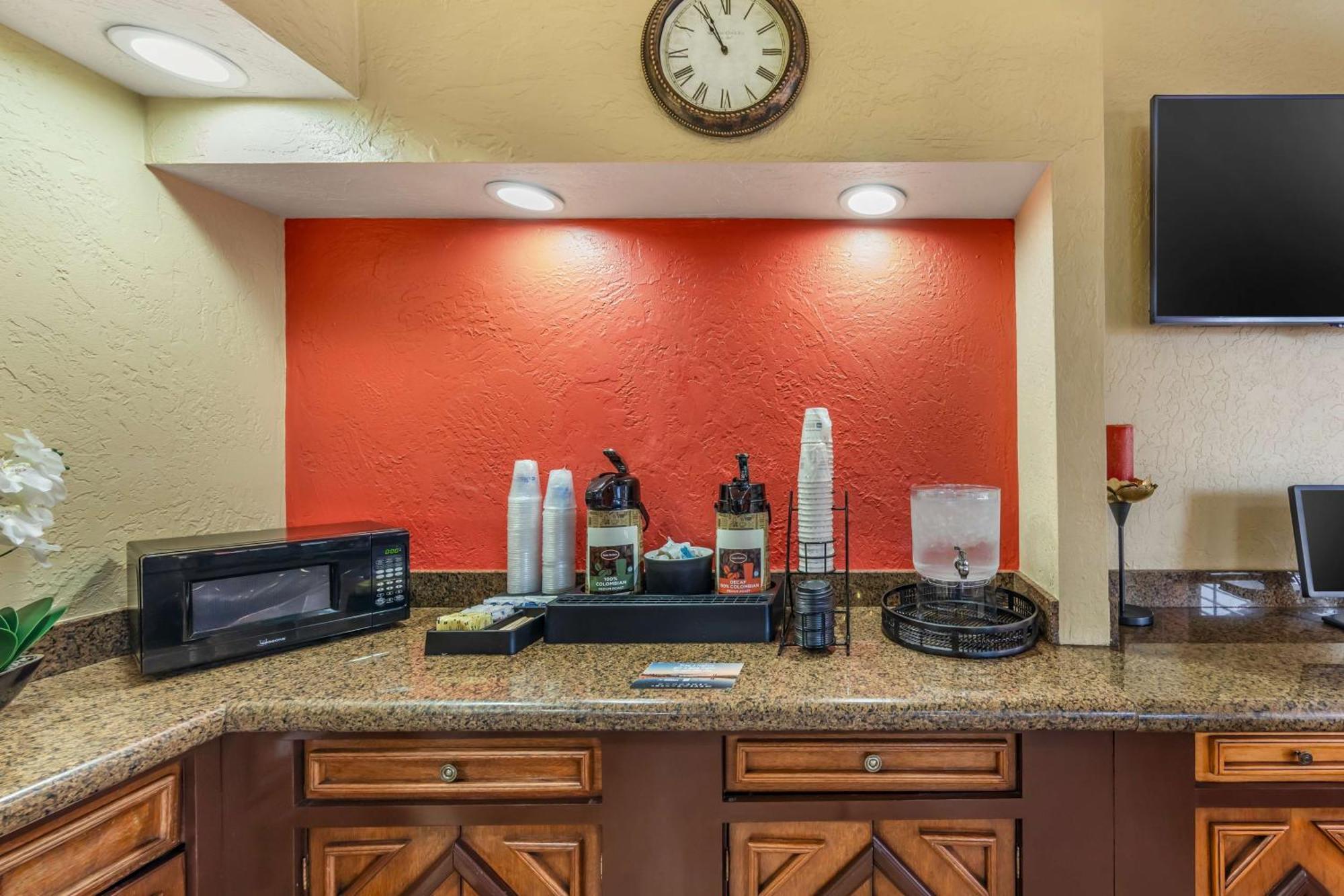 Western Americana Hotel 3*